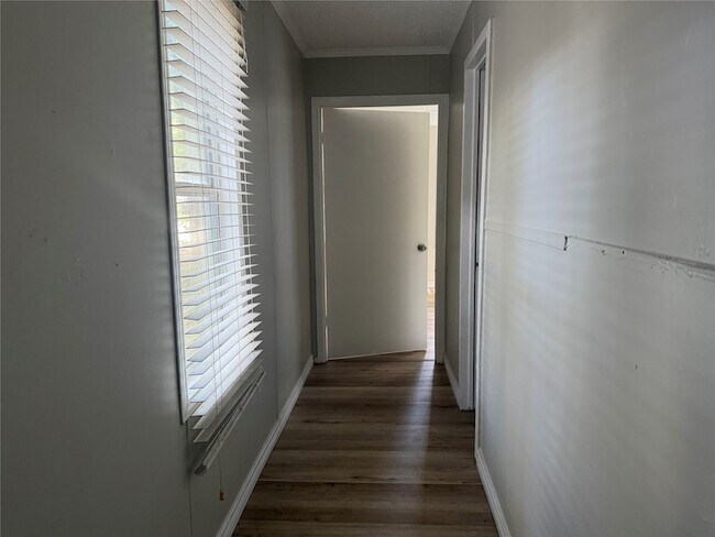Building Photo - 910 Queenswood St