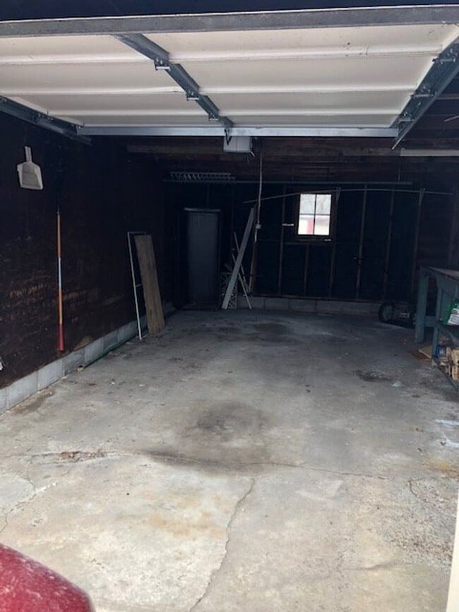 Building Photo - 1318 Hoover Ave