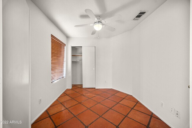 Building Photo - 1414 E Weldon Ave