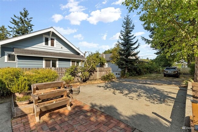 Building Photo - Modern Comfort Meets Vintage Charm – Just Minutes from the Ferry!