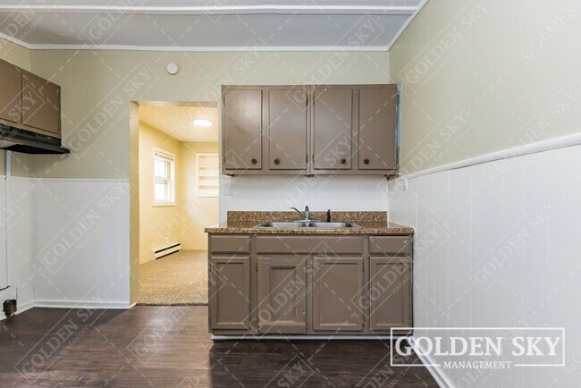 Building Photo - 619 S Mound St