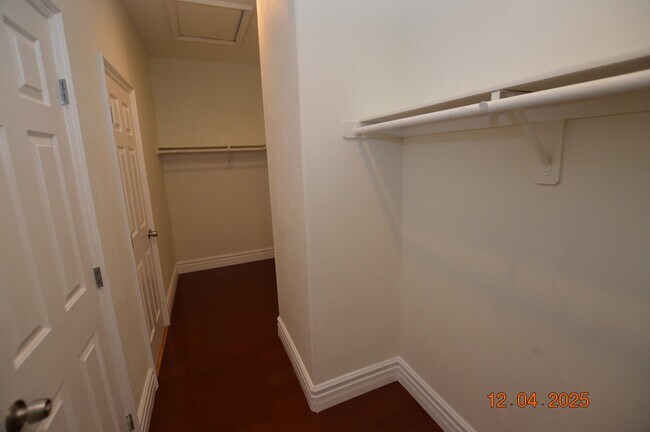 Building Photo - 638 Harvester Course Dr