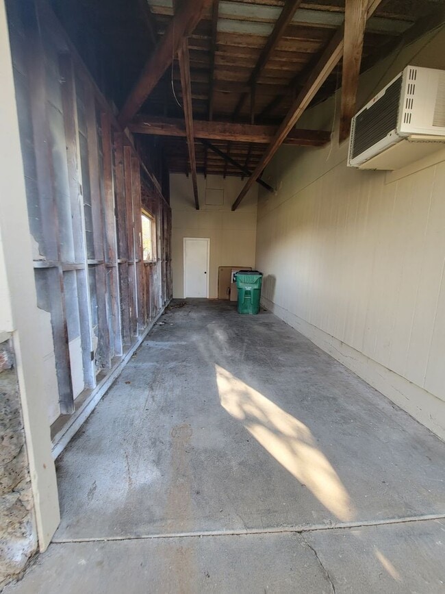 Building Photo - 2 Bedroom 1 Bath Apartment for Rent in Corning!