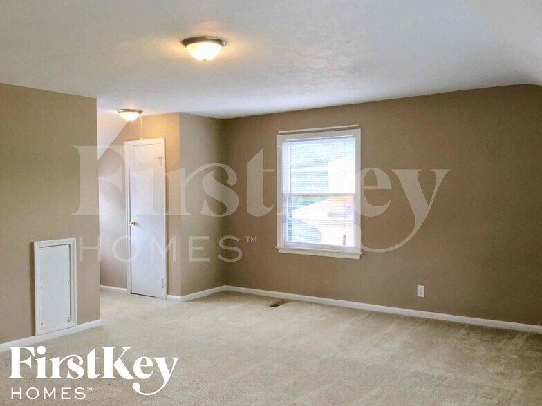 Building Photo - 4209 E Pleasant Run Pkwy S Dr