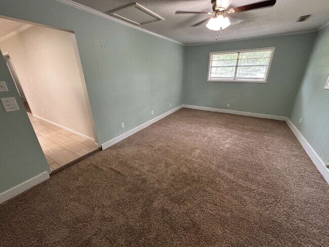 Building Photo - Available now FOR RENT in Dothan, AL!! -MO...
