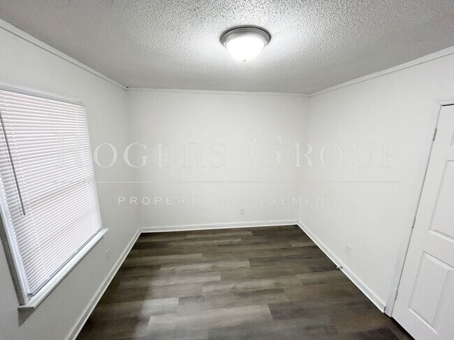 Building Photo - #450 - 412-414 Ridley St Duplex