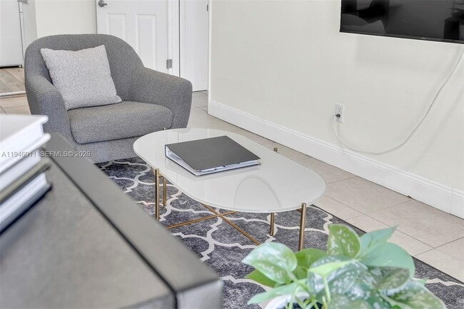 Building Photo - 709 SW 7th Ave