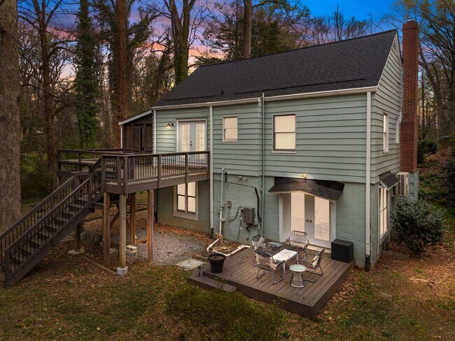 Building Photo - Charming 1 Bed, 1 Bath Duplex with Office/Flex Space near Five Points, Downtown Raleigh