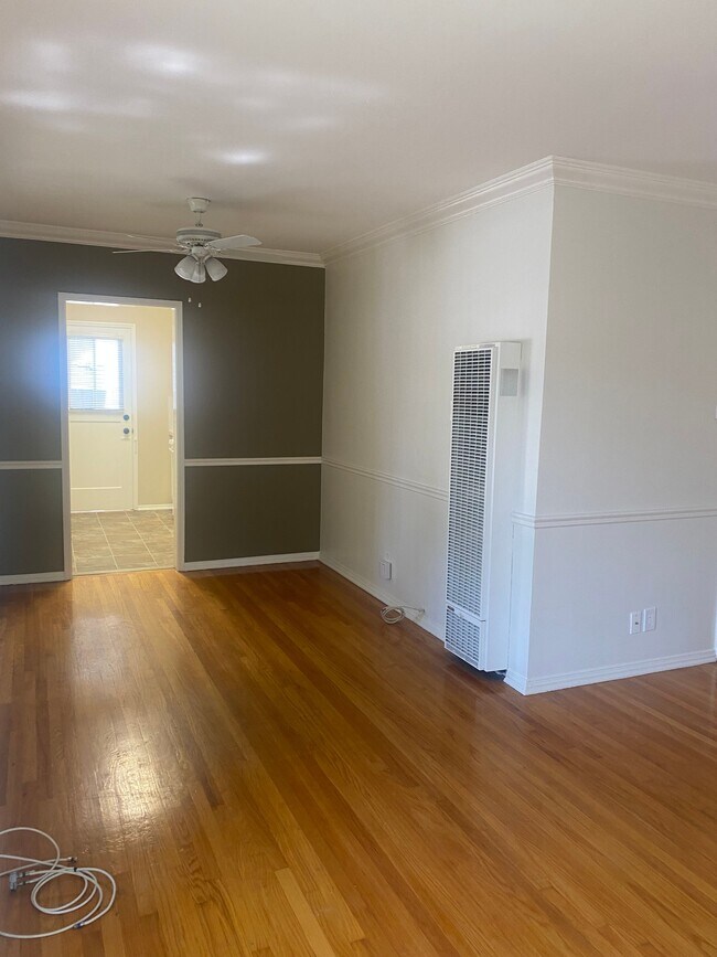 Building Photo - 150 N Pass Ave