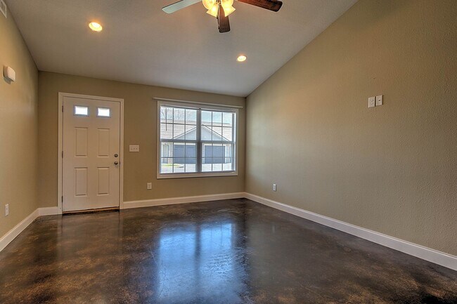 Building Photo - 15 Sutter Pl
