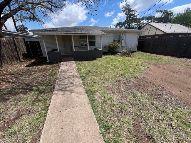 Building Photo - Pre Leasing for fall 2026! 3/2 in Medical District