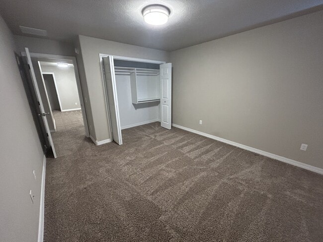 Building Photo - 2083 Lake Hills Dr