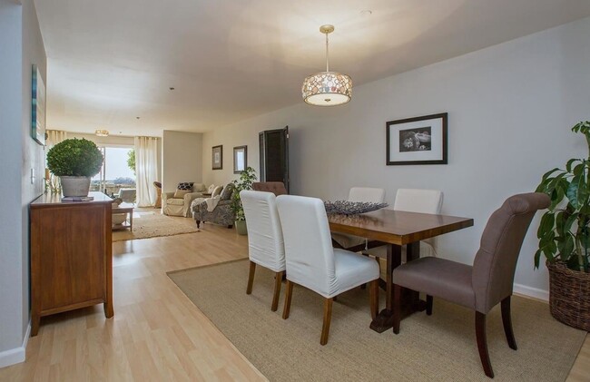Building Photo - Live by the Bay: Renovated 2 Bed, 2 Bath