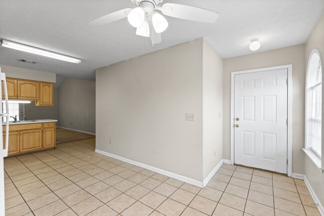 Building Photo - 717 Yeager Ln