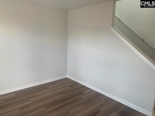 Building Photo - 3055 Hallsdale Dr