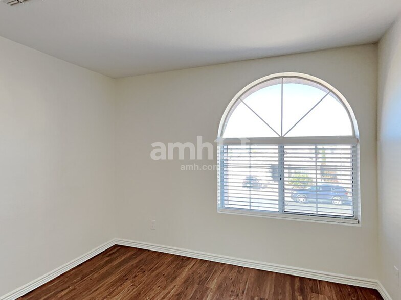 Building Photo - 11173 W Madeline Christian Ave
