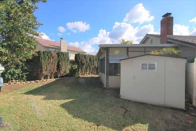 Building Photo - Beautiful 3-Bedroom Home with Pool, Spa & 3-Car Garage in Orange