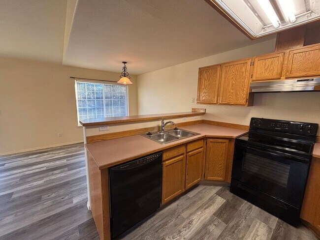 Building Photo - 726-728 E Spokane Ave