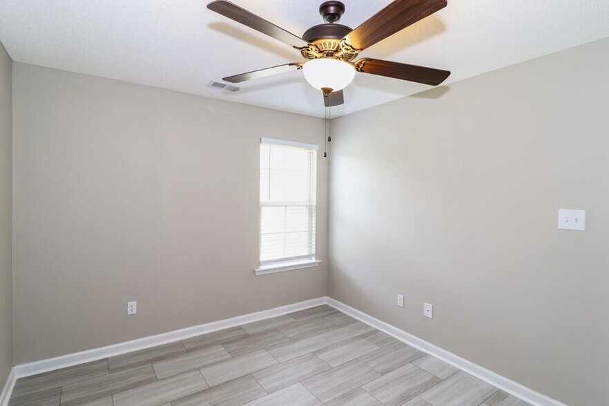 Building Photo - 1075 Carib Loop W