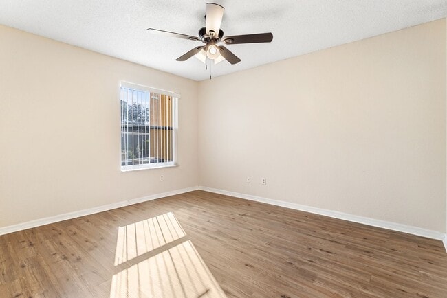 Building Photo - Venetian Place - 612