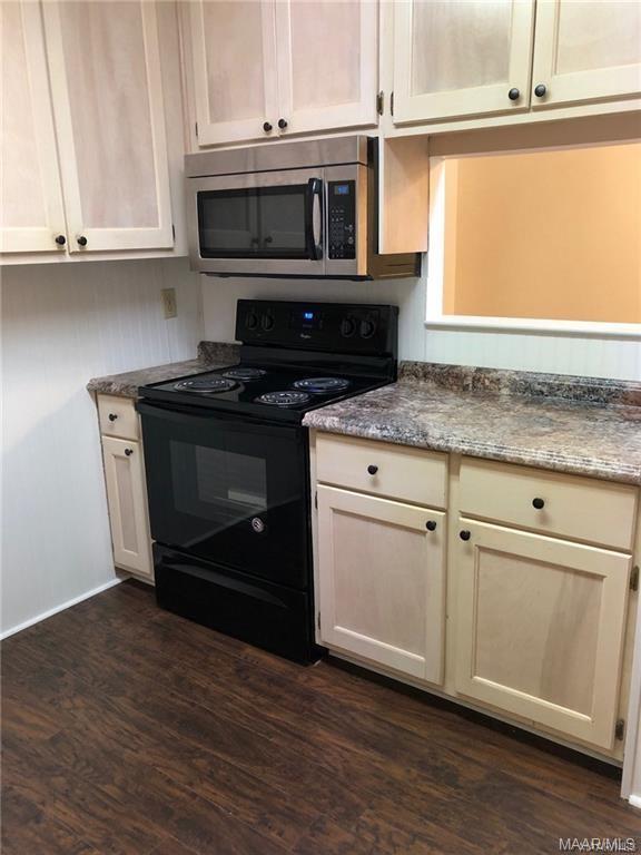 Building Photo - 6251 Bell Gables