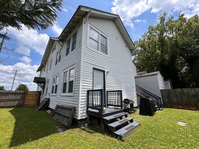 Building Photo - 400 Jamestown Ave
