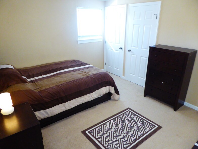 Upstairs bedroom 1 - 461 Pepper Mill Ln