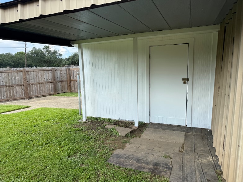 Building Photo - 4317 Green Acres Rd