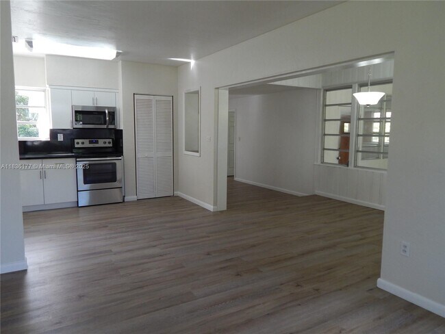 Building Photo - 7800 SW 69th Ave