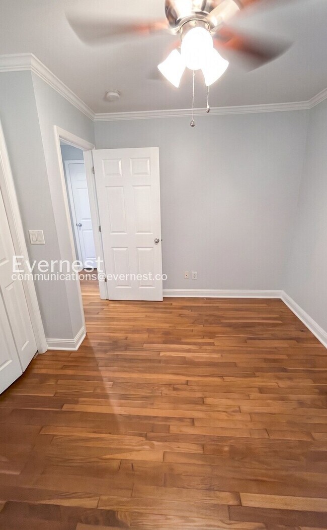 Building Photo - 2 Bed/1 Bath Home with Garage / Available Soon!