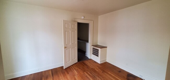 Building Photo - 2 Bedroom Duplex