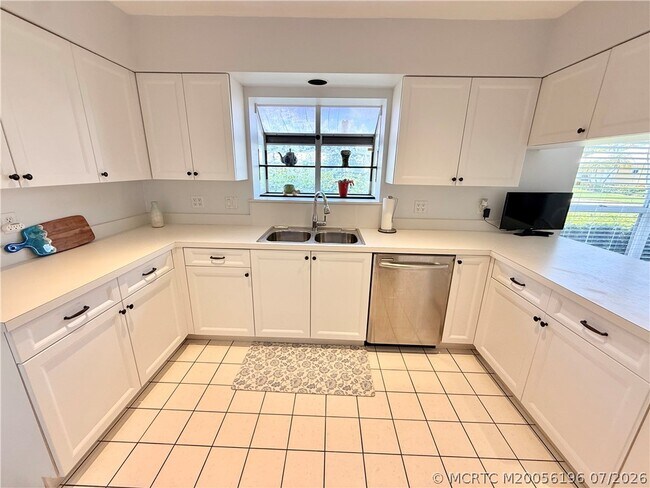 Building Photo - 2527 SW Brookwood Ln