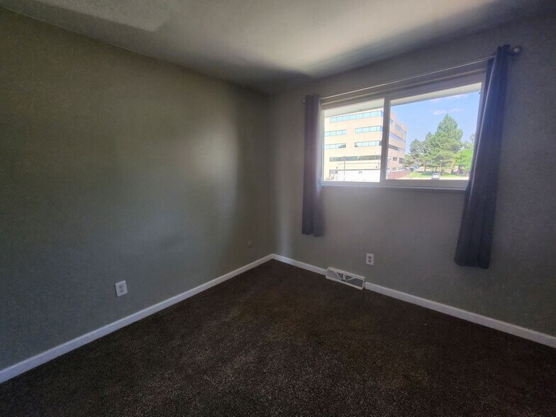 Building Photo - 721 Fraser St