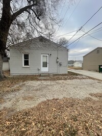 Building Photo - 107 1/2 2nd St
