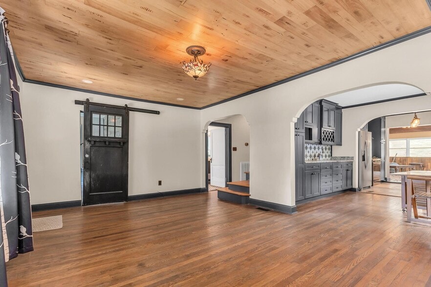 Building Photo - 1688 Overhill Rd