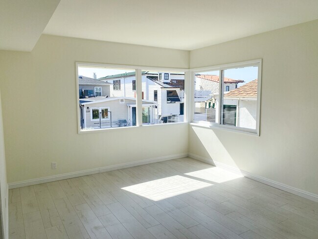 Building Photo - 233 6th St