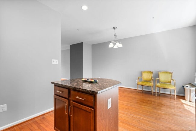 Building Photo - 3 Bedroom 3.5 Bathroom - Wheaton Townhouse...