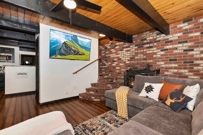 Building Photo - 1126 Sugarpine Rd