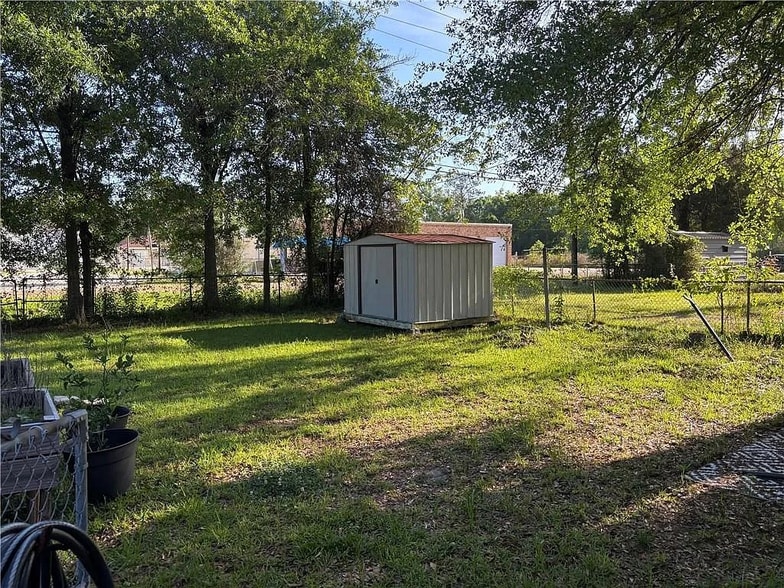 Building Photo - 112 Rosewood Dr