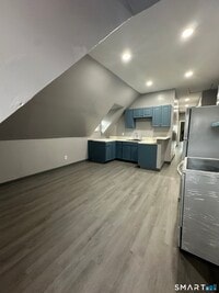 Building Photo - 402-404-404 Sigourney St