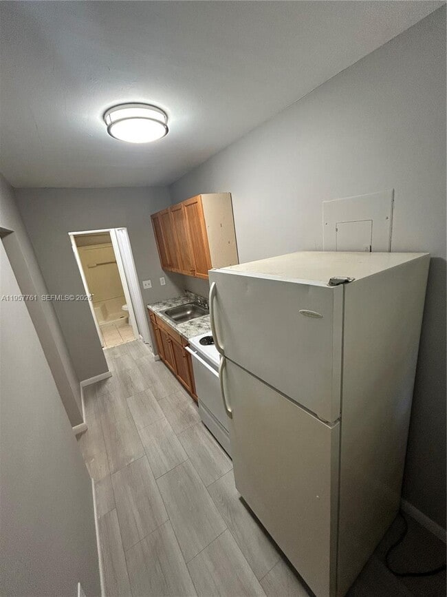 Building Photo - 1720 NW 1st Pl