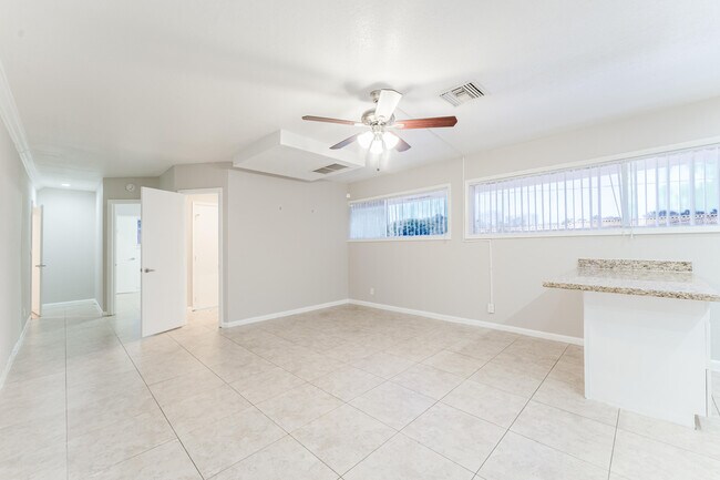 Building Photo - 831 E Palmetto Park Rd
