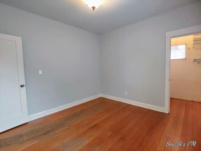 Building Photo - Spacious 2 Bedroom Home in the Pigeon Poin...