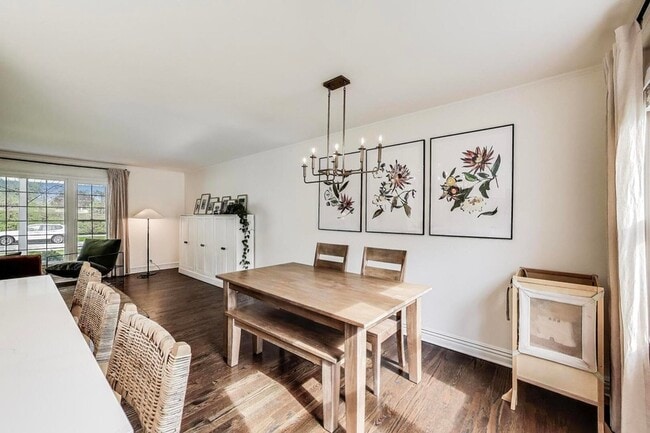 Building Photo - 511 S Dwyer Ave