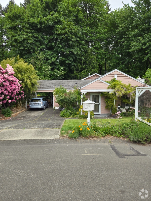 Building Photo - 1416 28th Ave SE