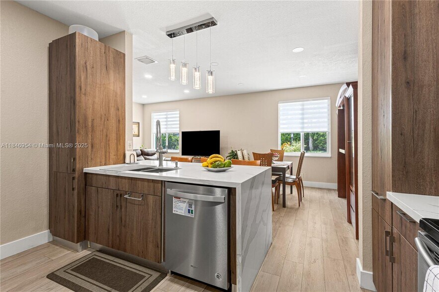 Building Photo - 1515 Winterberry Ln