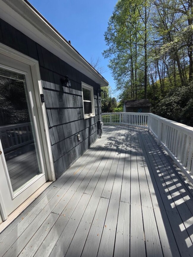 Building Photo - $2,300 - 4 Bedroom 2.5 Bathroom Unfurnished House in Forest Hills