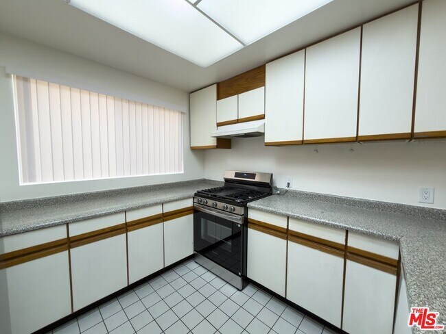 Building Photo - 2708 Arizona Ave