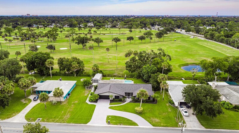 Building Photo - 709 Fairway Dr