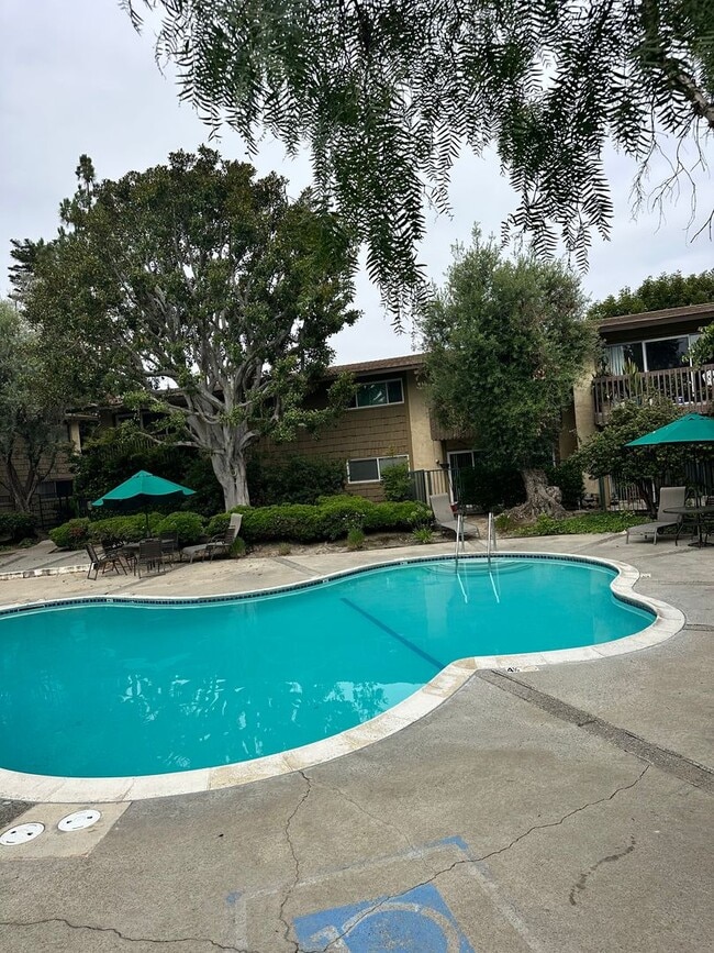 Building Photo - UPSTAIRS 1 BEDROOM CONDO FOR LEASE- GATED ...
